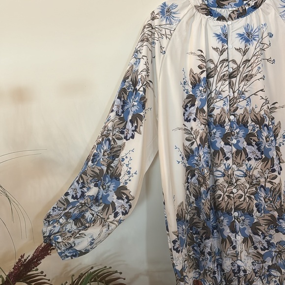 Floral Ruffle Bottom Dress - Picture 3 of 8